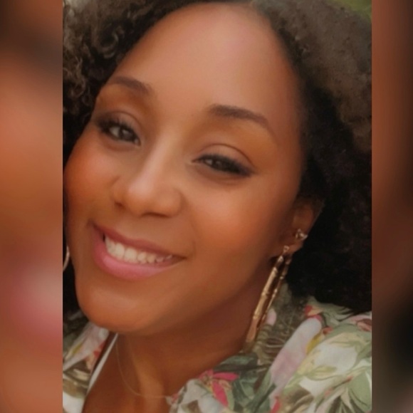 LIVE SHOW ALERT!! LETS POSH!! 💕🛍️ - Picture 7 of 16